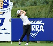 김수지, KLPGA 투어 하이트진로 3R 1타 차 선두