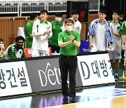 '개막전 승리' 이상범 DB 감독, "초반 분위기를 잘 잡아줬다"