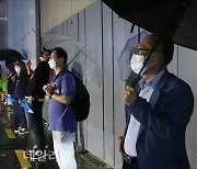 '경선 불복 나선 이낙연, 민주당사 앞 모인 이낙연 지지자들'