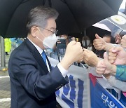 '본선 직행' 이재명..'역대급 진영대결' 승리 위한 '1번 과제'