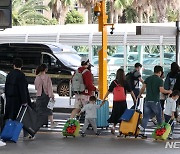 한글날 연휴, 붐비는 제주공항