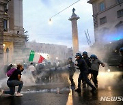 이탈리아서 '그린패스' 의무화에 반대 시위..12명 체포