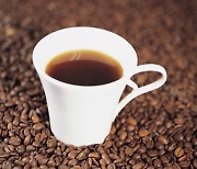 커피 마시면 사망위험 최대 28% 낮아진다