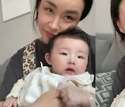 '11살 연하♥' 배윤정, 남편 판박이 아들 클수록 더 잘생겨지네