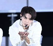 NCT127 태용,'강렬한 눈빛' [사진]