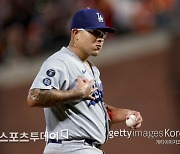 '유리아스 투타 활약' 다저스, 샌프란시스코에 완승..NLDS 1승1패