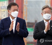 "함께 노력하길" 문대통령 내분 불길 차단..李와 관계설정 주목