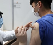[속보]코로나19 백신 2차 접종 1.8만명..접종완료율 59.3%