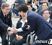 靑, 민주당 경선 내분에 '예의주시'..文, 李 언제 만날지도 관심