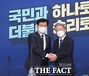 송영길 "지사직 정리하길"..이재명 "검토하겠다"