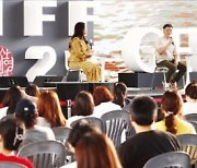 부산국제영화제 '2030 부산세계박람회'를 외치다