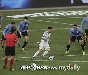 '메시 결승골' 아르헨티나, 남미예선서 우루과이에 완승..네이마르는 침묵