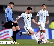 '메시 선제골' 아르헨티나, 우루과이에 3-0 완승.. 브라질 맹추격