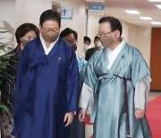 [포토] 김부겸 총리와 황희 장관