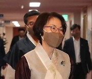 [포토] 한복입고 국무회의 참석한 임혜숙 과기정통부 장관