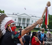'원주민의 날' 백악관 앞 시위