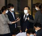 김만배 변호인단 "구속영장 청구 강한 유감..녹취록 허위"