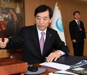 "11월엔 올린다"..글로벌 전문가들이 본 한국 금리 전망