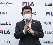 인사말하는 정희균 협회장