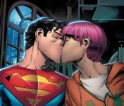 DC 슈퍼맨, 男기자와 키스로 커밍아웃..작가 "영웅은 더 많은 것을 상징한다"