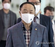 홍남기 "코로나 4차 확산에도 한국경제 빠르고 안정적으로 회복"