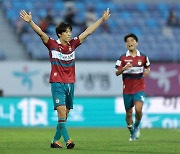 "나는 실패한 축구선수였다" 마사, K리그2 33라운드 MVP 선정