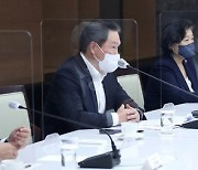 최태원, "국민 질책과 바람에 맞춰 경제계가 변화하자"