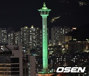 한국에서 가장 큰 등대에서 펼쳐지는 지민의 생일축하 조명쇼 [사진]