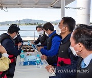 이인영 장관, '2021 평화의 물길열기 염하수로 항행' 참석