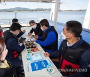 이인영 장관, '2021 평화의 물길열기 염하수로 항행' 참석