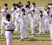 태권도 수업하는 아프간 특별기여자 자녀들