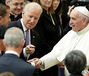 바이든, G20 참석 계기 29일 로마서 교황 알현..낙태 지지 정책 언급 주목