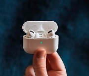 "애플 '에어팟' 이어폰에 체온기·보청기 등 헬스케어 기능 접목"