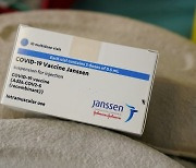 "J&J 백신 부스터샷은 면역효과 높여" FDA