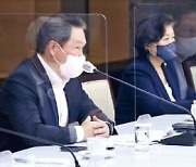 최태원 회장 "기업의 새 역할 고민할 때"