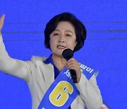 추미애, 윤석열 징계 정당 판결에 "후보직 사퇴하고 정계 은퇴해야"