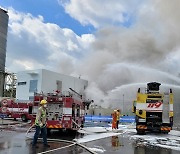 울산 롯데케미칼 2공장 화재 진화 ..인명피해 없어(종합)