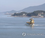 한강 하구 향해 항행하는 망향배