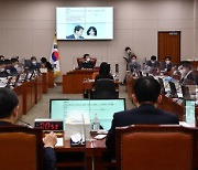 與野, '김만배 구속영장·윤석열 징계 취소' 기각 공방