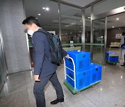 檢, '대장동 개발 의혹' 성남시청 압수수색 11시간 만에 종료