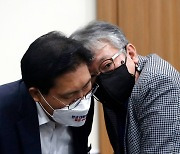 [국감] 대화 나누는 국회 교통위 여야 간사