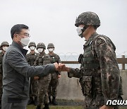 육군 35사단 장병들 만난 서욱 장관