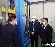 승강기 산업복합관 점검하는 이승우 본부장