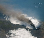하늘 가르고 땅 만들었다..우주에서 본 스페인 라팔마 화산