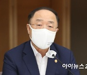홍남기, 美 재무장관에 '반도체정보 요구' 우려 전달