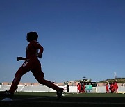 아프간 여자 축구 선수들, 탈레반 피해 카타르로 탈출