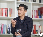 진중권, '김만배 구속 기각'에 "검찰 수준 문제..기본이 안 돼"