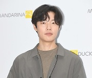 류준열 측 "미이케 다카시 감독 드라마 '커넥트' 출연 검토 중"(공식)