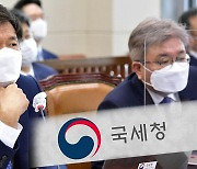 [단독] 천화동인 주주명단·후원내역 공개 못한다는 국세청