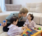 율희, 쌍둥이 딸 케어하는 ♥최민환에 또 반했나봐 "심장.."